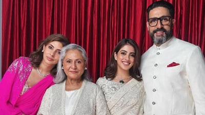 Shweta Bachchan-Nanda, Jaya Bachchan, Navya Naveli Nanda, Abhishek Bachchan Shweta Bachchan-Nanda, Jaya Bachchan, Navya Naveli Nanda, Abhishek Bachchan