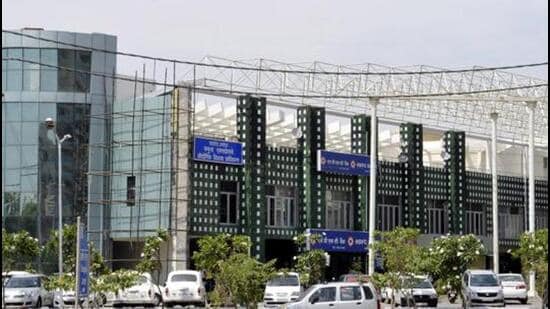 The Apparel Park is expected to create over 300,000 employment opportunities, with 70% of jobs reserved for women. (HT Archive)