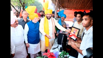 Haryana chief minister Nayab Singh Saini attending the youth festival in Kurukshetra University on Tuesday. (HT Photo)