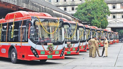 Mumbai, India - Oct. 28, 2025: CM Devendra Fadnavis launched 157 BEST bus at Colaba Bus depo, in Mumbai, India, on Tuesday, October 28, 2025. (Photo by Anshuman Poyrekar/Hindustan Times) (Anshuman Poyrekar/HT Photo) Mumbai, India - Oct. 28, 2025: CM Devendra Fadnavis launched 157 BEST bus at Colaba Bus depo, in Mumbai, India, on Tuesday, October 28, 2025. (Photo by Anshuman Poyrekar/Hindustan Times) (Anshuman Poyrekar/HT Photo)