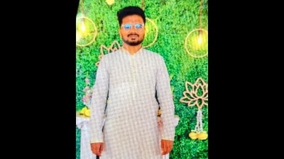 Prashant Bankar, an accused in the Phaltan woman doctor’s death case, has been remanded to further police custody until October 30. His custody, granted earlier, ended on Tuesday. (HT) Prashant Bankar, an accused in the Phaltan woman doctor’s death case, has been remanded to further police custody until October 30. His custody, granted earlier, ended on Tuesday. (HT)
