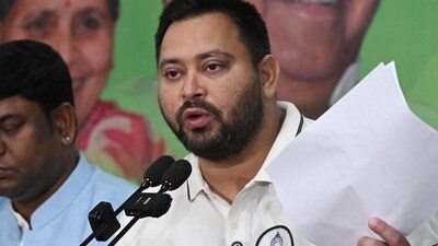 RJD leader Tejashwi Yadav addressing a press conference Patna on Sunday. (Santosh Kumar/ Hindustan Times) (HT_PRINT) RJD leader Tejashwi Yadav addressing a press conference Patna on Sunday. (Santosh Kumar/ Hindustan Times) (HT_PRINT)