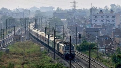 ঘূর্ণিঝড় মন্থার জেরে বাতিল বহু ট্রেন, স্থগিত কোন কোন বিমানবন্দরের উড়ান পরিষেবা (HT_PRINT) ঘূর্ণিঝড় মন্থার জেরে বাতিল বহু ট্রেন, স্থগিত কোন কোন বিমানবন্দরের উড়ান পরিষেবা (HT_PRINT)