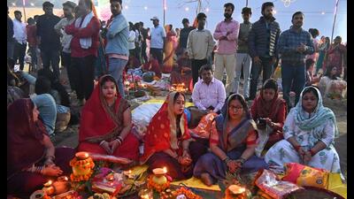 Women performing rituals in Prayagraj on Tuesday morning. (HT)