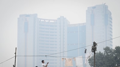 A layer of smog seen engulfed at Daryaganj in New Delhi, India, on Tuesday (Sanchit Khanna/ Hindustan Times) A layer of smog seen engulfed at Daryaganj in New Delhi, India, on Tuesday (Sanchit Khanna/ Hindustan Times)