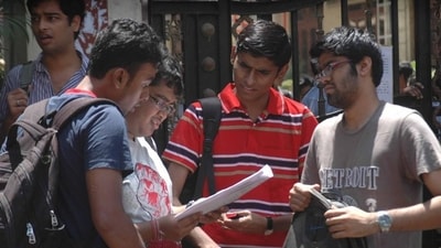 RRB JE recruitment notification is out for 2569 posts. Application process will begin from October 31, 2025. (Shakti Yadav/HT file) RRB JE recruitment notification is out for 2569 posts. Application process will begin from October 31, 2025. (Shakti Yadav/HT file)