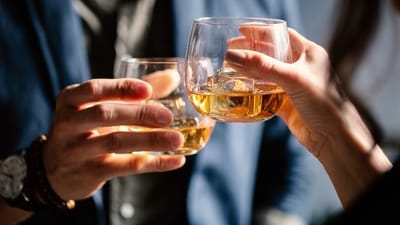 Jessie Inchauspe said that to manage glucose levels, choose wine, beer, or spirits with soda water over sugary cocktails. (Freepik) Jessie Inchauspe said that to manage glucose levels, choose wine, beer, or spirits with soda water over sugary cocktails. (Freepik)