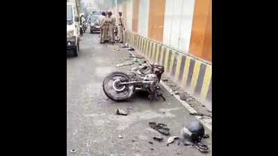 A damaged bike at the site of accident on Chaufatka bridge in Prayagraj on Wednesday morning (HT Photo) A damaged bike at the site of accident on Chaufatka bridge in Prayagraj on Wednesday morning (HT Photo)
