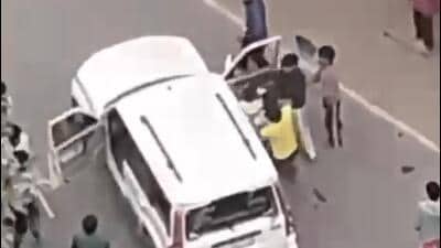 A purported video of the incident surfacing on social media on Wednesday, shows the men carrying rods, vandalising the SUV and assaulting a man after dragging him out of the vehicle. Police officers are also seen approaching the spot. (HT Photos/Video Grab) A purported video of the incident surfacing on social media on Wednesday, shows the men carrying rods, vandalising the SUV and assaulting a man after dragging him out of the vehicle. Police officers are also seen approaching the spot. (HT Photos/Video Grab)