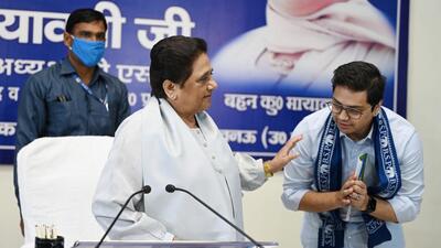 Bahujan Samaj Party chief Mayawati and the party’s national convenor Akash Anand at a meeting in Lucknow on Wednesday. (HT PHOTO) Bahujan Samaj Party chief Mayawati and the party’s national convenor Akash Anand at a meeting in Lucknow on Wednesday. (HT PHOTO)