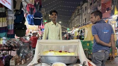 It is his Daulat’s inaugural day for the new season—says vendor Rohit. (HT Photo) It is his Daulat’s inaugural day for the new season—says vendor Rohit. (HT Photo)