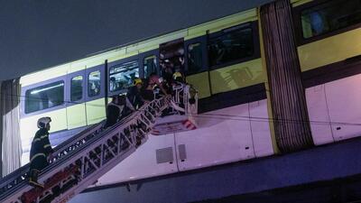 Mumbai, India. August 19, 2025: The monorail was stranded between Bhakti Park and Mysore Colony Station due to heavy rain. The Mumbai fire brigade rescued 200 passengers safely. Mumbai, India. August 19, 2025. (Photo by Raju Shinde/HT Photo) (Raju Shinde)