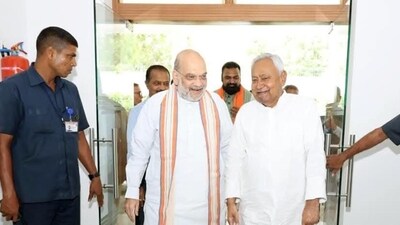 Bihar chief minister Nitish Kumar with Union home minister Amit Shah in Patna. (Santosh Kumar/ Hindustan Times)