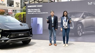 Samsung Wallet’s Digital Car Key also supports key sharing.