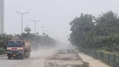 The roads covered in dust in Gurugram on Wednesday. (HT Photo) The roads covered in dust in Gurugram on Wednesday. (HT Photo)