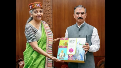 Union finance minister Nirmala Sitharaman receives a memento from Himachal chief minister Sukhvinder Singh Sukhu in New Delhi on Wednesday. (ANI) Union finance minister Nirmala Sitharaman receives a memento from Himachal chief minister Sukhvinder Singh Sukhu in New Delhi on Wednesday. (ANI)
