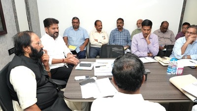 సీఎం రేవంత్ రెడ్డి సమీక్ష సీఎం రేవంత్ రెడ్డి సమీక్ష