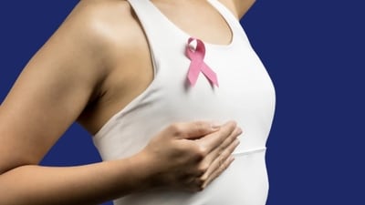 Every month, a week after your period, be sure to examine your boobs. (Freepik) Every month, a week after your period, be sure to examine your boobs. (Freepik)