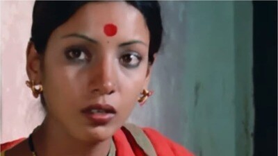 <p>షబానా 1974లో అంకుర్ సినిమాతో బాలీవుడ్ లోకి అడుగుపెట్టింది. ఈ సినిమాకు గాను ఆమెకు జాతీయ అవార్డు లభించింది.</p> (instagram)