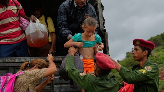People evacuate before the arrival of Hurricane Melissa in Canizo, a community in Santiago de Cuba, Tuesday, Oct. 28, 2025. (AP Photo/Ramón Espinosa)(AP)