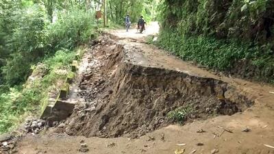 A collapsed portion of the road after a landslide following heavy rainfall in Darjeeling, West Bengal, earlier this month. (ANI File Photo) A collapsed portion of the road after a landslide following heavy rainfall in Darjeeling, West Bengal, earlier this month. (ANI File Photo)