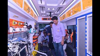 Abitkar was speaking during his review visit to the 102, 104, and 108 ambulance call centres located at Chest Hospital in Aundh. (HT PHOTO) Abitkar was speaking during his review visit to the 102, 104, and 108 ambulance call centres located at Chest Hospital in Aundh. (HT PHOTO)