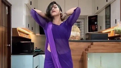 <p>పొట్టి డ్రెస్సులు, ట్రాన్సపరెంట్ చీర, స్లీవ్‌లెస్ డ్రెస్సుల్లో వివిధ అకేషన్స్‌కు వేసుకుని హాట్‌గా అట్రాక్ట్ చేస్తోంది అమూల్య గౌడ. దీంతో అమూల్య గౌడ గ్లామర్ ఫొటోలు సోషల్ మీడియాలో వైరల్ అవుతున్నాయి. <br> </p> (Instagram/Amulya Gowda)