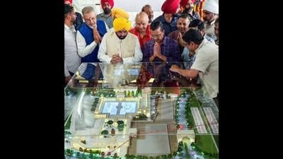 Punjab chief minister Bhagwant Mann and AAP national convenor Arvind Kejriwal, along with other party leaders at the Kali Mata temple in Patiala on Thursday. (ANI) Punjab chief minister Bhagwant Mann and AAP national convenor Arvind Kejriwal, along with other party leaders at the Kali Mata temple in Patiala on Thursday. (ANI)