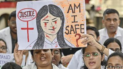 Resident doctors and medical students of a Mumbai Hospital staged a protest against rape and murder of a woman doctor in a Kolkata hospital (HT FILE PHOTO/Anshuman Poyrekar) Resident doctors and medical students of a Mumbai Hospital staged a protest against rape and murder of a woman doctor in a Kolkata hospital (HT FILE PHOTO/Anshuman Poyrekar)
