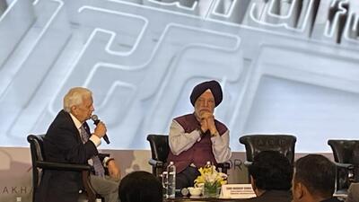 Union petroleum and natural gas minister Hardeep Singh Puri (right) at the second edition of the Akhand Jyoti Eye Hospital’s annual donor and leadership conclave, “India for Bharat 2025” on Thursday. (HT Photo)