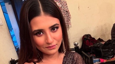 পরিবার ছেড়ে পাহাড়ে রূপসা