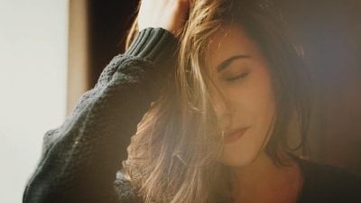 Here are our winter hair care tips to flaunt silky hair (Unsplash) Here are our winter hair care tips to flaunt silky hair (Unsplash)