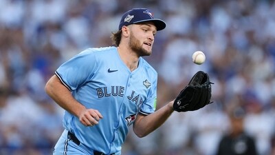 Trey Yesavage #39 of the Toronto Blue Jays fields a ground ball by Shohei Ohtani #17 of the Los Angeles Dodgers (Getty Images via AFP) Trey Yesavage #39 of the Toronto Blue Jays fields a ground ball by Shohei Ohtani #17 of the Los Angeles Dodgers (Getty Images via AFP)