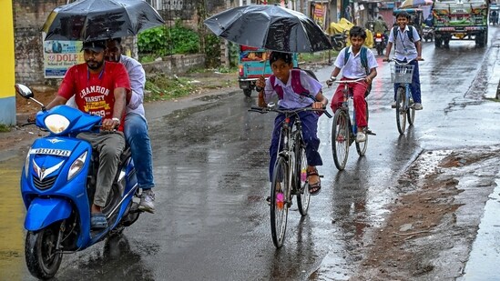 It is likely to bring heavy to very heavy rain (7-20 cm) at one or two places in the north Bengal districts of Darjeeling, Kalimpong, Jalpaiguri, Alipurduar and Cooch Behar (PTI)