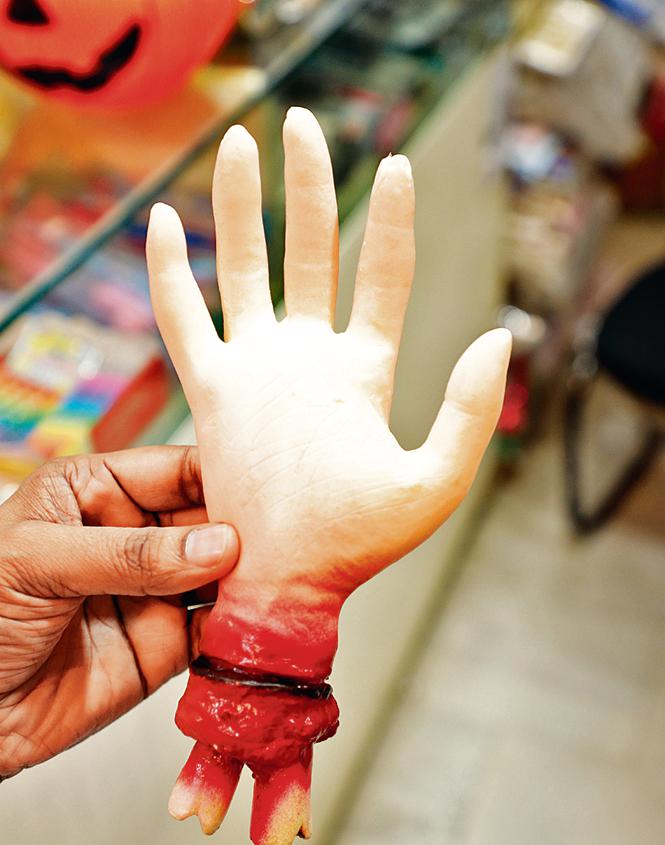 Need a hand with your Halloween décor? This one’s already dying to help. Price: ₹150. Need a hand with your Halloween décor? This one’s already dying to help. Price: ₹150.