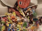 Optical Illusion: Only the sharpest minds can find safety pin in a bunch of Halloween candies in 10 seconds?(Reddit)