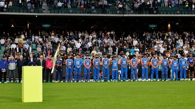 Players pay tribute to Ben Austin. (X) Players pay tribute to Ben Austin. (X)