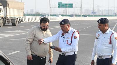 A senior traffic official said a meeting will be organised soon with all zonal officers, directing them to listen to commuters’ grievances patiently. (Parveen Kumar/HT) A senior traffic official said a meeting will be organised soon with all zonal officers, directing them to listen to commuters’ grievances patiently. (Parveen Kumar/HT)