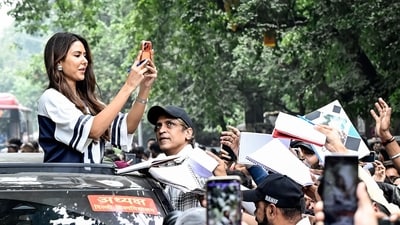 Gram it: Spotted at Delhi University's North Campus was actor Sonam Bajwa, as she clicked pictures of fans cheering her while she got onboard the caravan for a roadshow to promote her upcoming film, Ek Deewane ki Deewaniyat. (Photo: ANI) Gram it: Spotted at Delhi University's North Campus was actor Sonam Bajwa, as she clicked pictures of fans cheering her while she got onboard the caravan for a roadshow to promote her upcoming film, Ek Deewane ki Deewaniyat. (Photo: ANI)