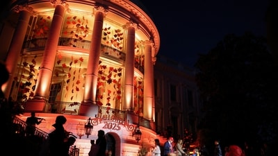 The White House was fully decked out for Halloween, adorned with pumpkins and autumn leaves. As the sun set, the building glowed in warm light, enhancing the festive, spooky atmosphere. REUTERS/Kylie Cooper (REUTERS)