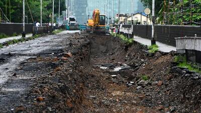 Mumbai, India. Sep 15, 2025 - Mumbai Metropolitan Region Development Authority (MMRDA) started demolishing the Elphinstone Bridge after it was closed for traffic. MMRDA will construct a new Elphinstone Bridge along with the Seree-Worli Connector. Mumbai, India. Sep 15, 2025. (Photo by Raju Shinde/HT Photo) (Raju Shinde) Mumbai, India. Sep 15, 2025 - Mumbai Metropolitan Region Development Authority (MMRDA) started demolishing the Elphinstone Bridge after it was closed for traffic. MMRDA will construct a new Elphinstone Bridge along with the Seree-Worli Connector. Mumbai, India. Sep 15, 2025. (Photo by Raju Shinde/HT Photo) (Raju Shinde)