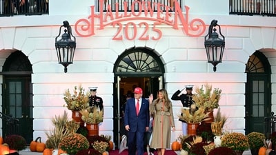 During the White House Halloween celebration, President Trump repeated a viral prank from 2019. (Photo by Jim WATSON / AFP) (AFP) During the White House Halloween celebration, President Trump repeated a viral prank from 2019. (Photo by Jim WATSON / AFP) (AFP)