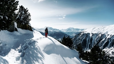 Explore beginner-friendly winter treks across Himachal and Uttarakhand. (Unsplash) Explore beginner-friendly winter treks across Himachal and Uttarakhand. (Unsplash)