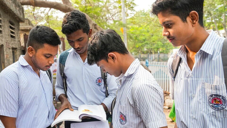 উচ্চমাধ্যমিকের তৃতীয় সেমেস্টারের ফলপ্রকাশ করা হল। (ছবিটি প্রতীকী, সৌজন্যে পিটিআই)