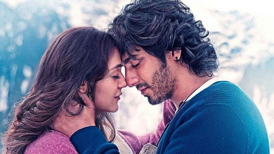 సైయ్యారా - అహాన్ పాండే, అనీత్ పడ్డా నటించిన 'సైయ్యారా' చిత్రం టాప్ 10లో 9వ స్థానానికి చేరుకుంది. ఈ సినిమా బాక్సాఫీస్ వద్ద కూడా అద్భుతమైన వసూళ్లు సాధించింది. ఇప్పుడు దీని కథ ఓటీటీ ప్రేక్షకులను కూడా ఆకట్టుకుంటోంది.
