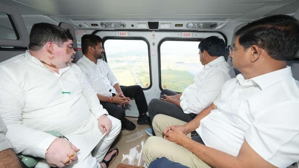 <p>తుపాన్ ప్రభావిత ప్రాంతాల్లో సీఎం రేవంత్‌రెడ్డి ఏరియల్‌ సర్వే నిర్వహించారు. హుస్నాబాద్‌ నియోజకవర్గ పరిధిలోని ప్రాంతాలను వీక్షించారు. </p>