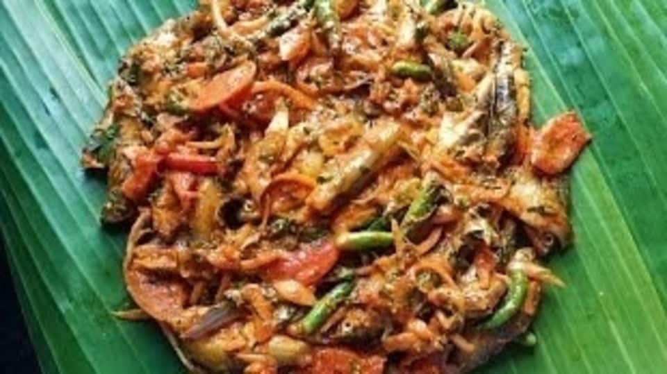 বানিয়ে ফেলুন চুনো মাছের পাতুরি