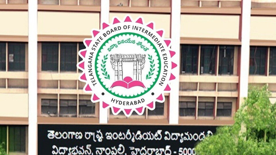 <p>ఫస్ట్ ఇయర్ జనరల్ విద్యార్థులు రూ. 530 చెల్లించాలి. ప్రాక్టికల్ పరీక్ష కోసం రూ. 100 ఉంటుంది. ఫస్ట్ ఇయర్ ఒకేషనల్ విద్యార్థులు రూ. 870 చెల్లించాలి.<br> </p>