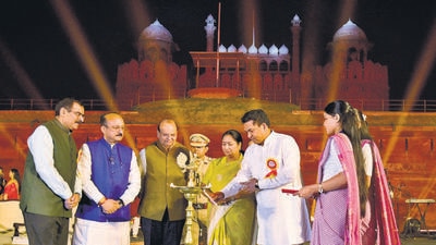 CM Rekha Gupta with LG VK Saxena and other leaders at the Red Fort on Saturday. (RAJ K RAJ /HT PHOTO) CM Rekha Gupta with LG VK Saxena and other leaders at the Red Fort on Saturday. (RAJ K RAJ /HT PHOTO)