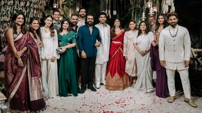 <p>ఈ ఫొటో చూడటానికి రెండు కళ్లు సరిపోవడం లేదా? అల్లు శిరీష్-నయనిక ఎంగేజ్మెంట్ లో ఇలా మెగా, అల్లు ఫ్యామిలీ వారసులు ఇచ్చిన ఫోజు అదిరిపోయింది. ఇందులో రామ్ చరణ్, వరుణ్ తేజ్, అల్లు అర్జున్ ఉన్నారు. </p> (x) <p>ఈ ఫొటో చూడటానికి రెండు కళ్లు సరిపోవడం లేదా? అల్లు శిరీష్-నయనిక ఎంగేజ్మెంట్ లో ఇలా మెగా, అల్లు ఫ్యామిలీ వారసులు ఇచ్చిన ఫోజు అదిరిపోయింది. ఇందులో రామ్ చరణ్, వరుణ్ తేజ్, అల్లు అర్జున్ ఉన్నారు. </p> (x)